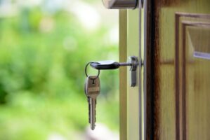 Breaking Into a Market Guide 2025: Research, TAM, Positioning, Pricing, Channels and Launch black handled key on key hole