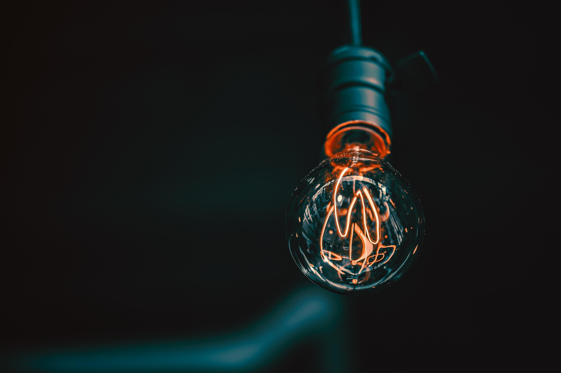 Management Consulting Solutions Guide 2025: Strategy, Operations, Finance, Organization, Digital and Change Light bulb in the dark