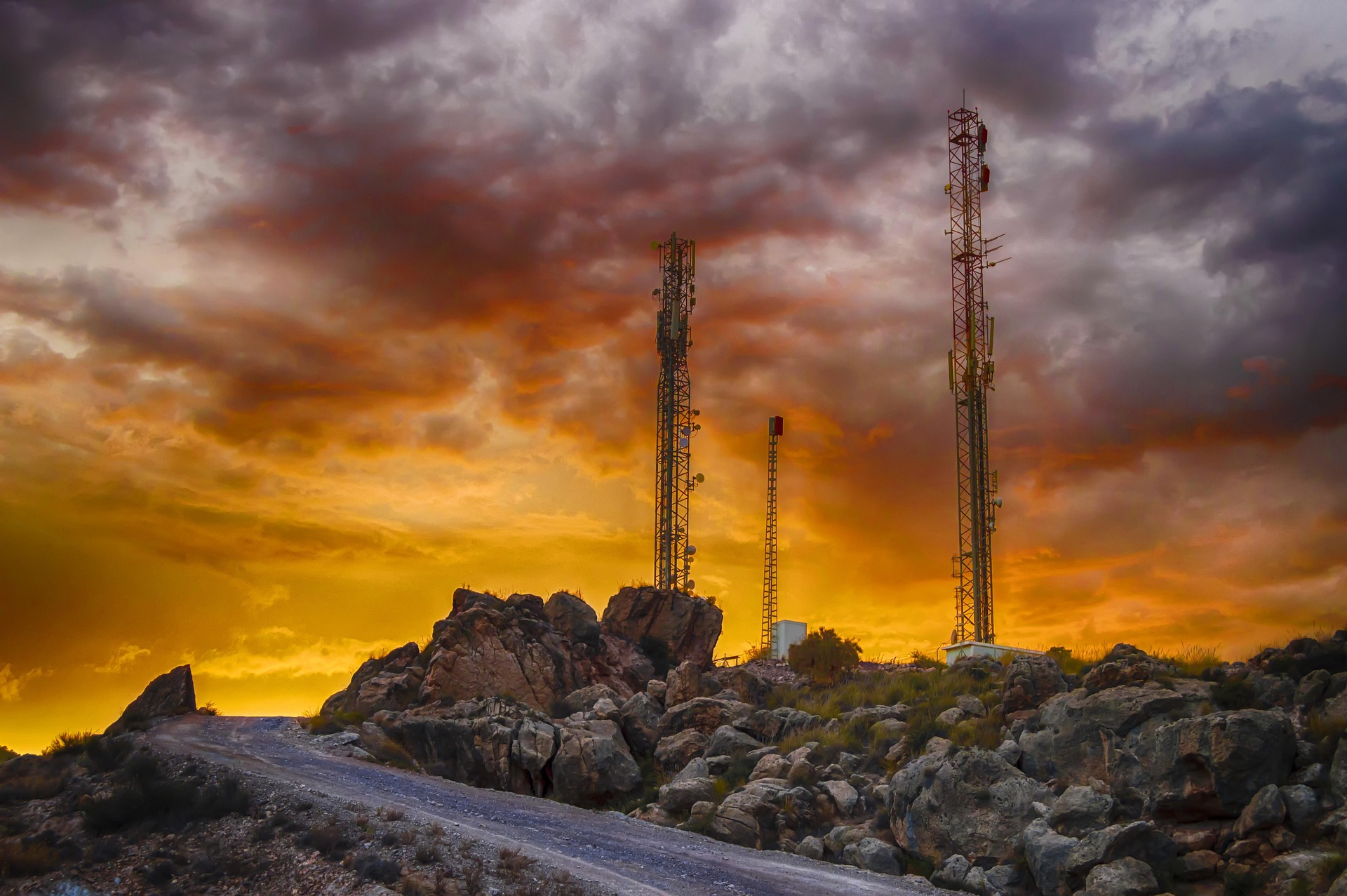 Telecommunications M&A Integration Savings Guide 2025: Network, IT, OSS/BSS, Vendor and GTM Telecommunication antennas