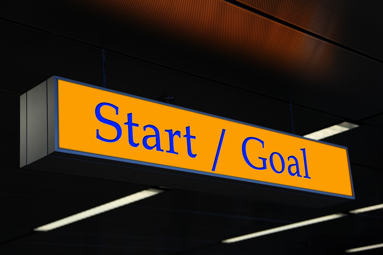 Image of a sign that says "Start/Goal"