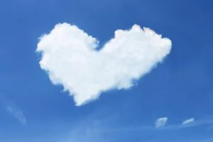 Image of a cloud shaped like a heart